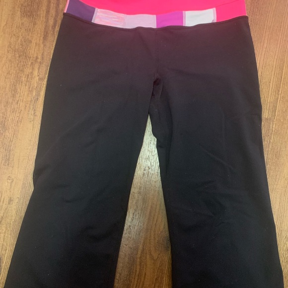 Lululemon Reversible Crop - Picture 2 of 13